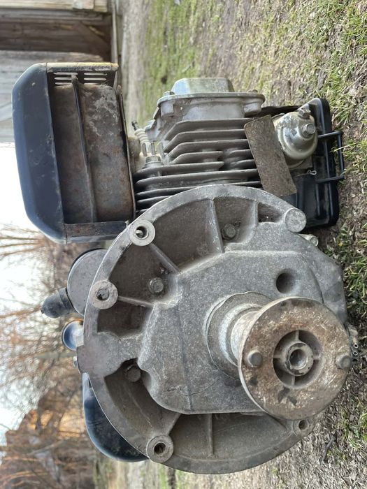Vând schimb motor și motosapă în stare bună nu are demaro și nici filt