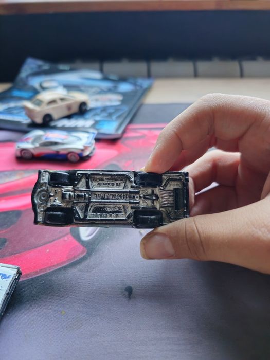 2 машинки Hot wheels 2008 года