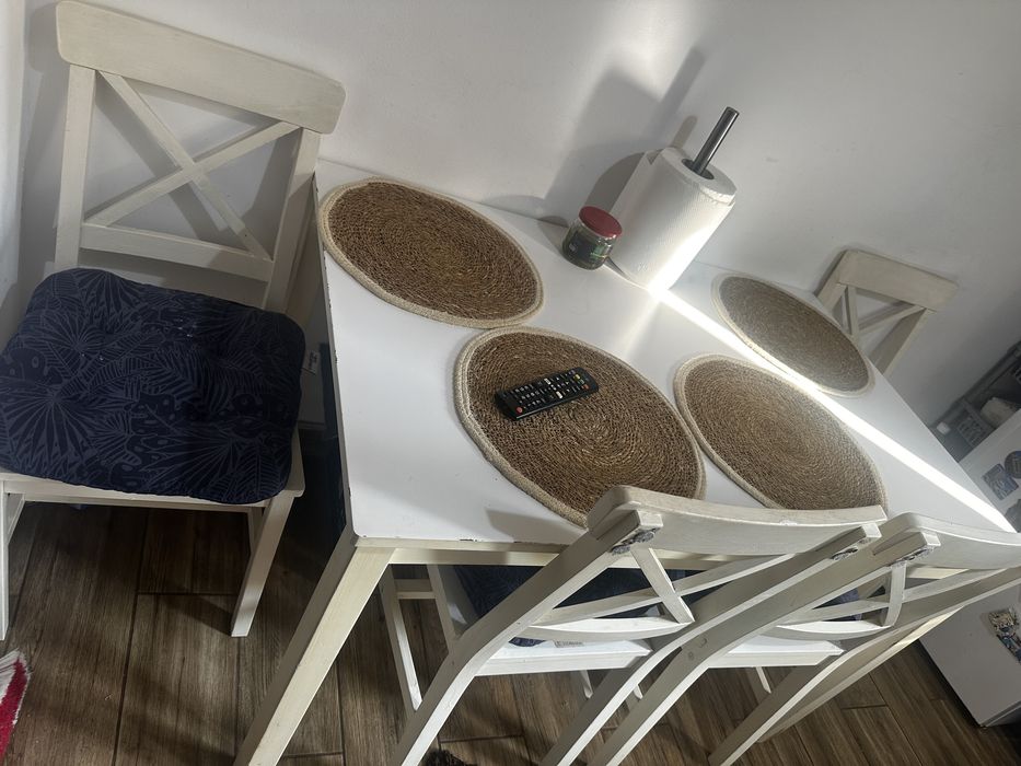 Masa bucatarie cu 4 scaune