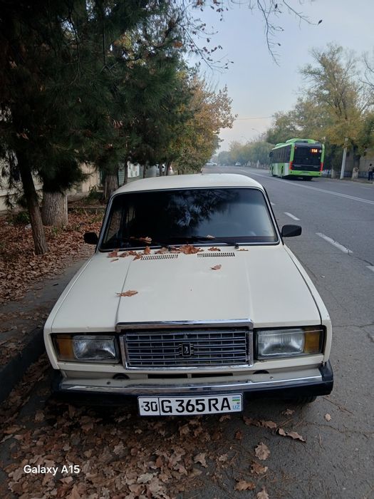 Lada 2107 jiguli sotiladi