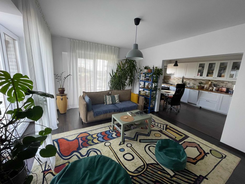 Apartament premium cu 3 camere. Zona Tractorul.