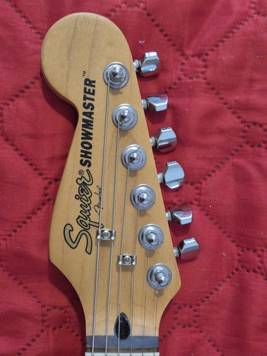 Електрическа китара Squier Showmaster