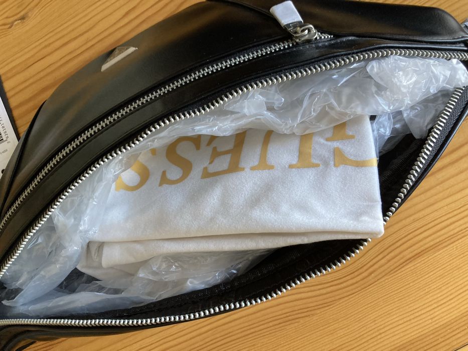 Мъжка оригинална чанта Guess