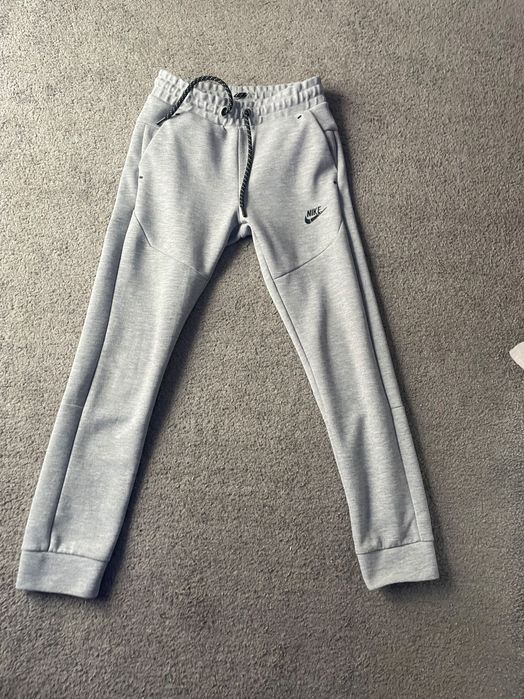 Nike tech детски размер