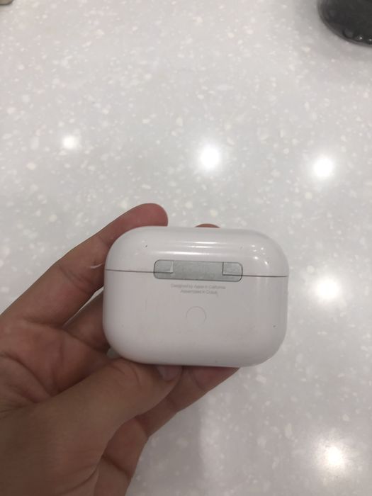 Продам  AirPods Pro один наушник не работает