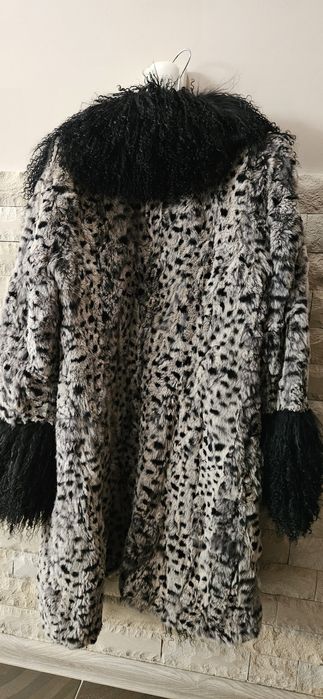 Страхотно ново палто, от естествена кожа.