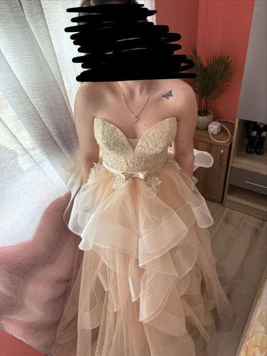 Продавам бална рокля