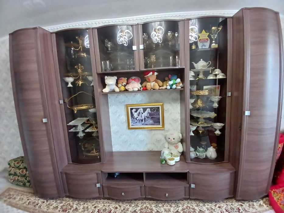 Продаю стенку в шоколодном цвете