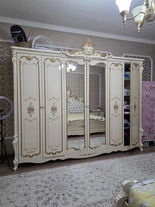 Спальный гарнитур