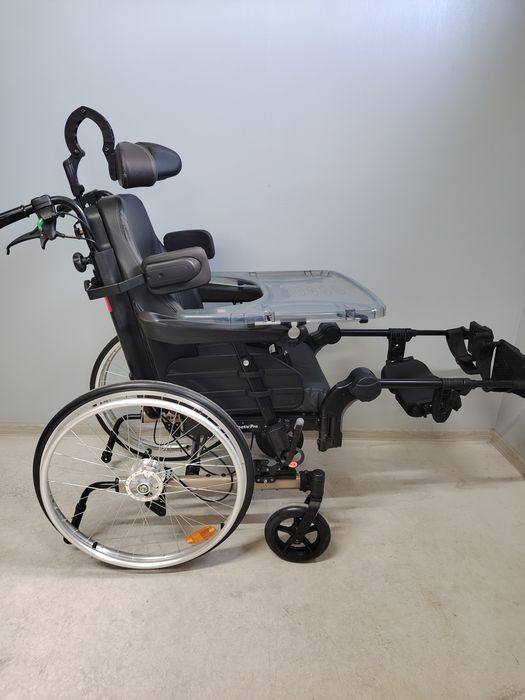 Carucior pliabil/fotoliu rulant pentru persoane cu dizabilitati.145