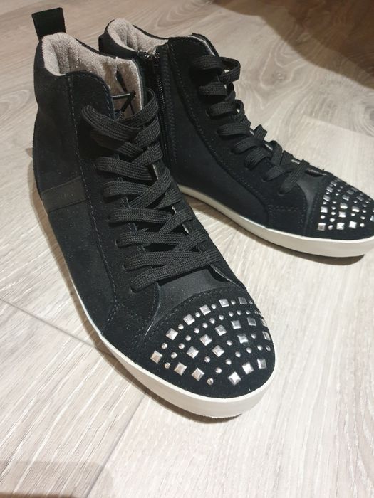 Дамски обувки кецове велур с капси