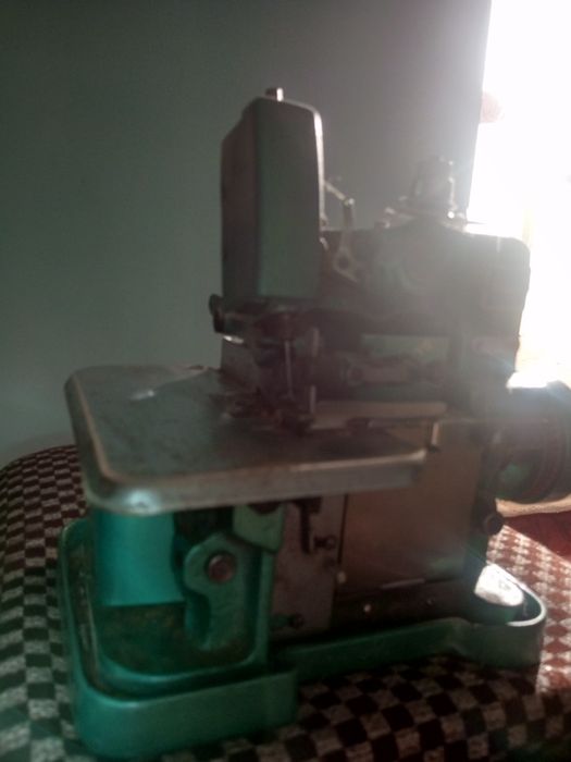 averlok tikuv mashinkasi