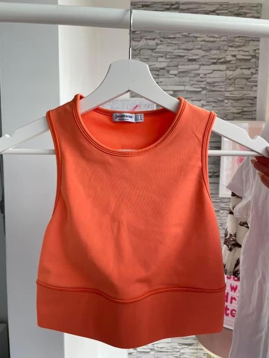 Спортен топ Stradivarius XS