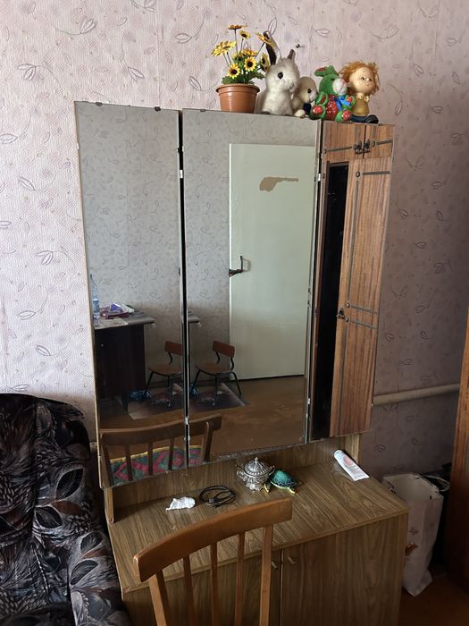 Отдам даром мебель самовывоз срочно