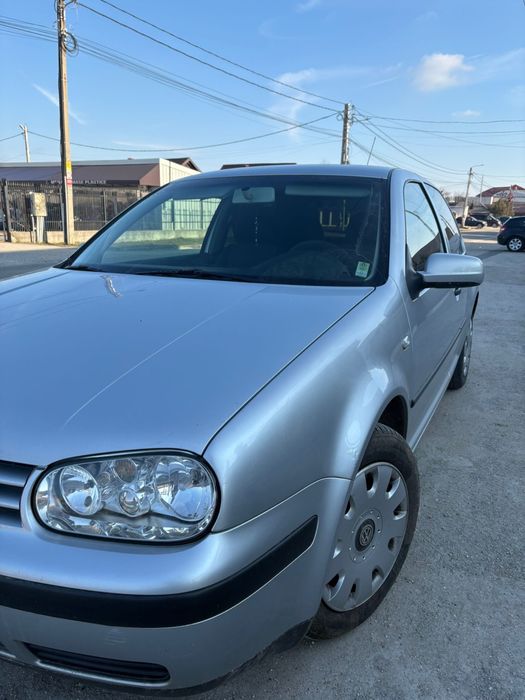 Vand gof 4,an 2000, pret 5000lei