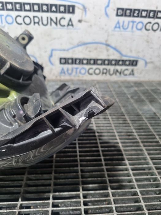 Far Stanga Nissan Qashqai Facelift 2010 - 2013 SUV 4 Usi (1217) Cu lupă Cleme rupte ...