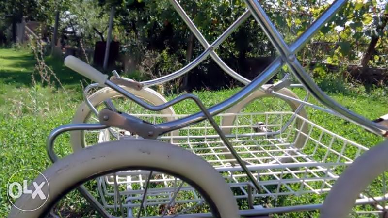 Ретро бебешка количка