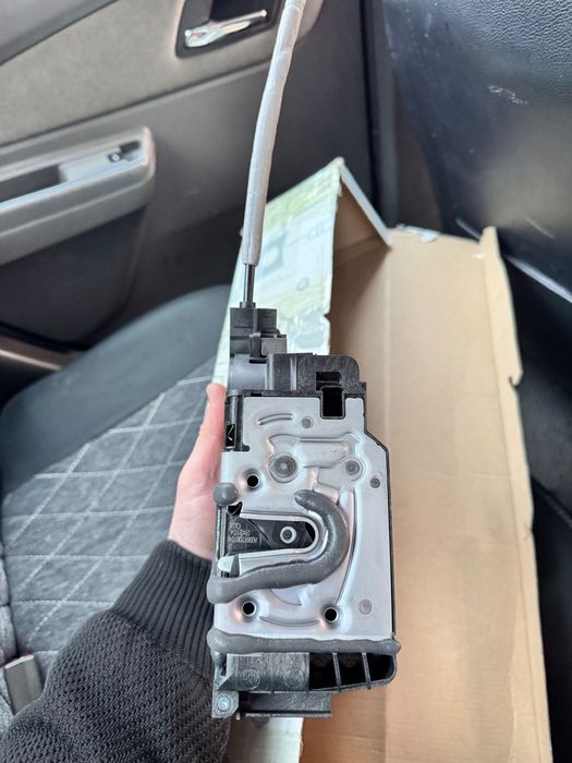 Продам новый замок двери Mercedes-Benz GLS (2017)