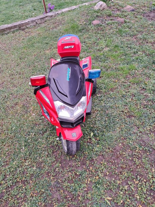 Продавам детско електрическо моторче