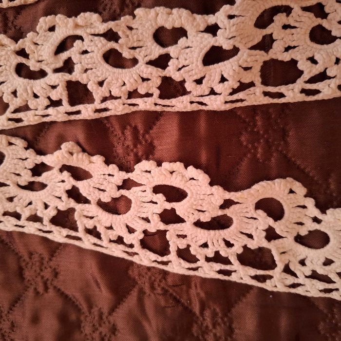 Подарявам дантела на една кука от едно време