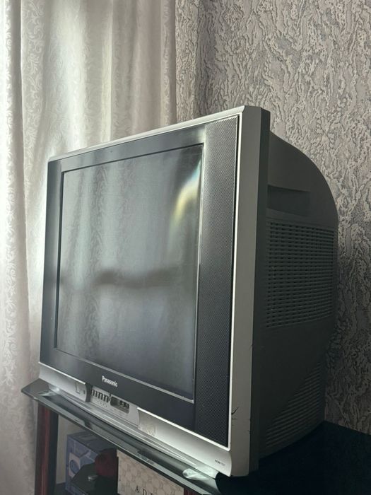 Телевизор PANASONIC с подставкой