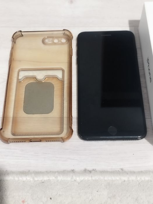 Продаю Айфон 7 plus