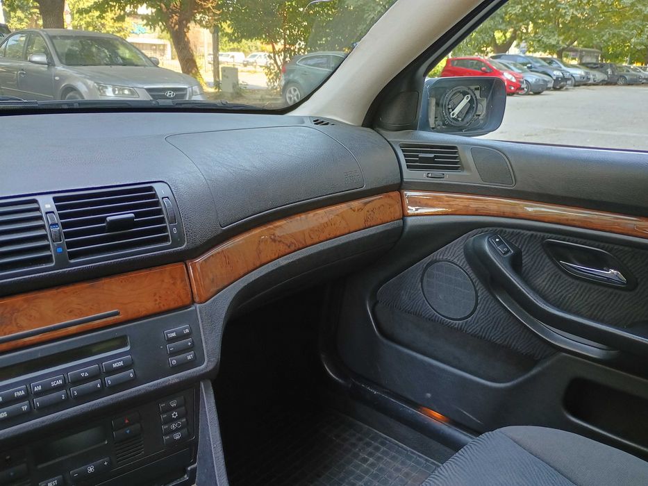 Лек автомобил BMW523i