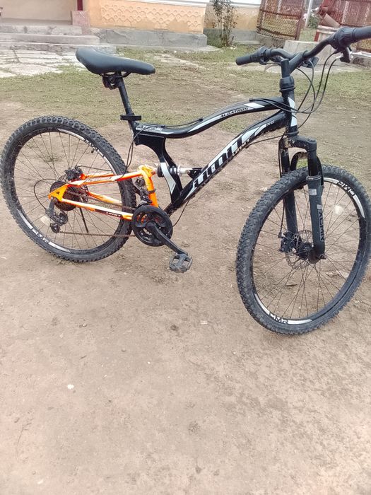 Vînd Bicicletă bună suspensii față spate negociere la 3,70 de milioane