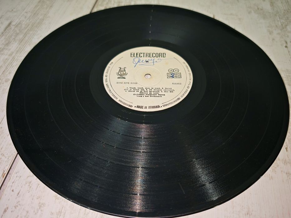 Lot de 24 viniluri cu muzică populară veche