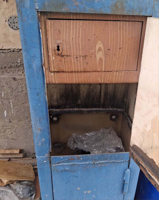 Продам сейф железный