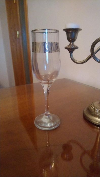 set 6 pahare sampanie/vin semicristal