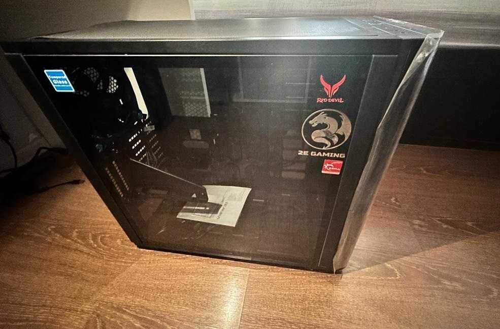 Корпус Thermaltake Full Tower. Для огромных видеокарт)