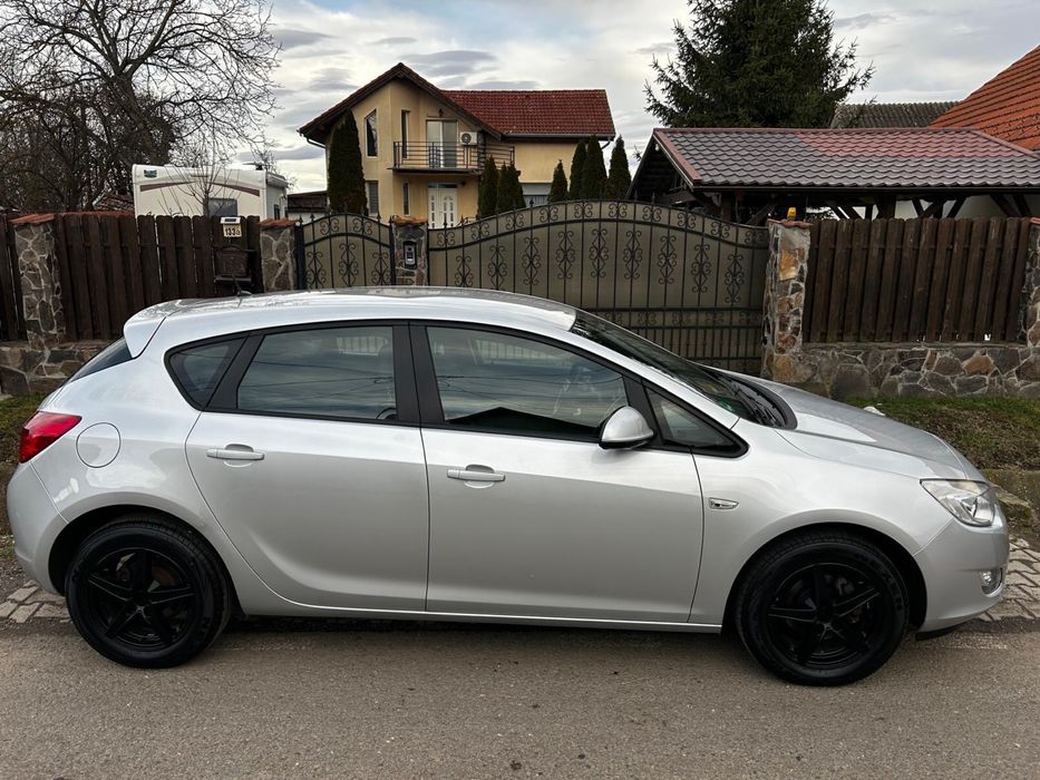Opel Astra J   1.4 benzina