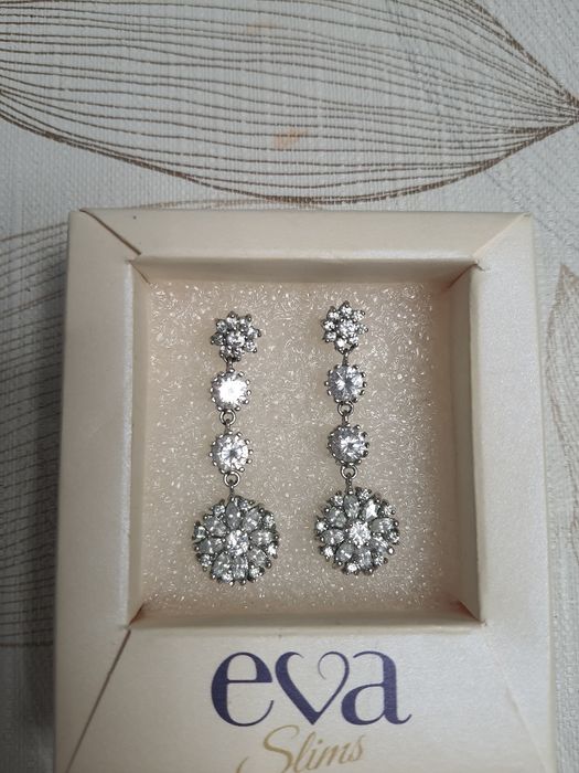 Много красиви обеци със камъни сваровски