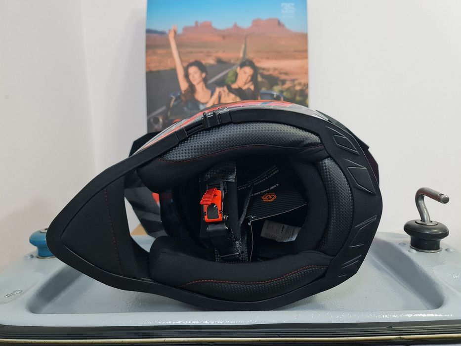 Vând cască enduro (atv, moto, trotinetã, bicicletã) mărimea M