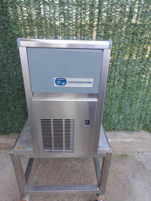 Професионален ледогенератор Brema