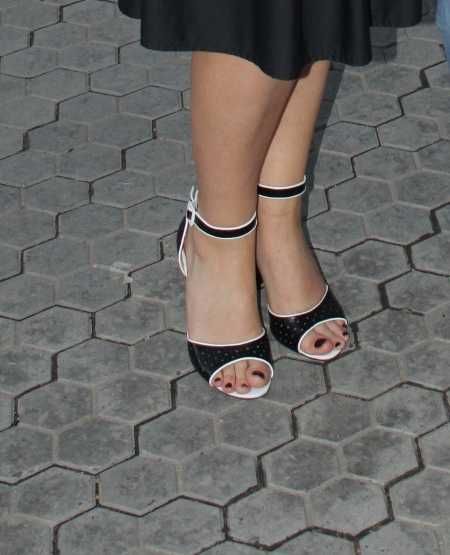 Эффектные босоножки кожа