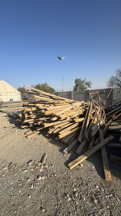 Монолитный леса и фанера