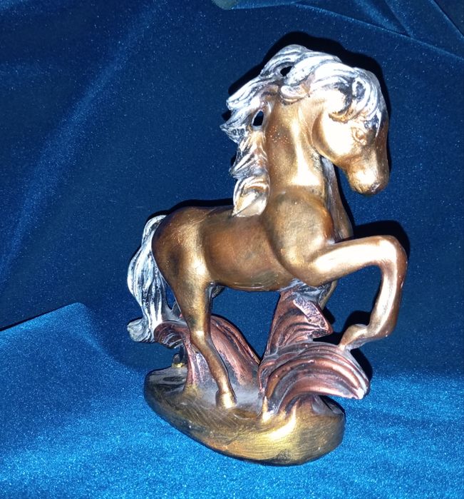 Статуэтка коня в миниатюре