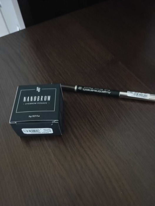 Помада и молив за вежди