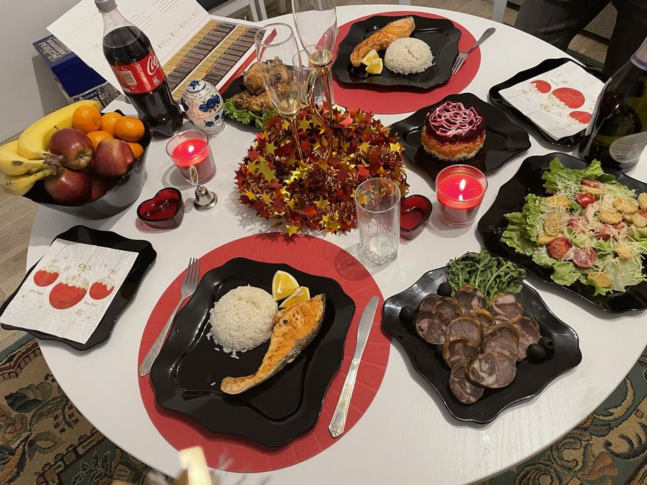 Посуда в черном цвете Франция