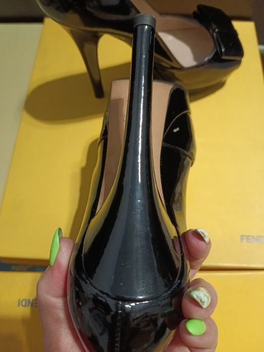 Продам туфли FENDI