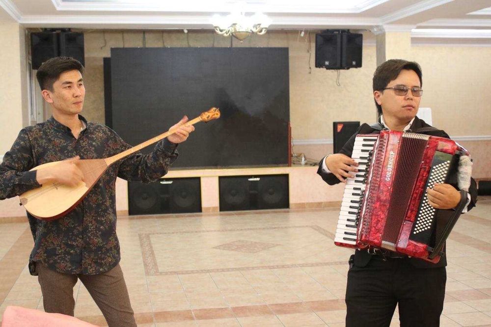 Тамада Асаба баян домбыра