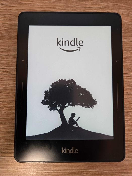 Kindle Voyage — 6-инчов четец, 300 ppi, с подсветка