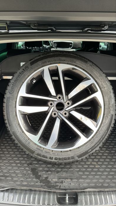 Запаска r19 от Kia Sportage