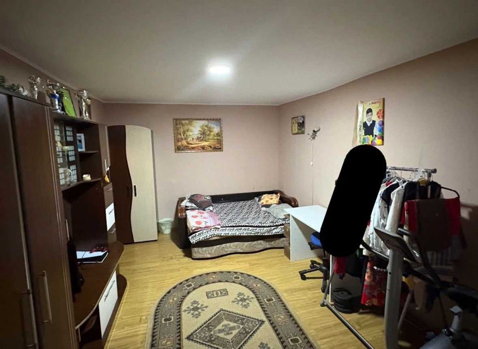 Apartament de vânzare cu 2 camere,2 balcoane,bucătăriei și baie.