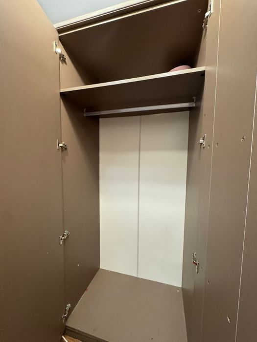 Продается шкаф четырехдверный