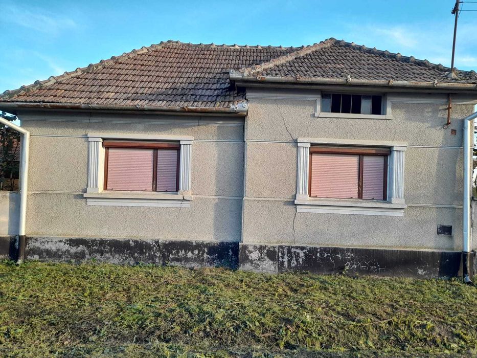 Ofer casa de vanzare