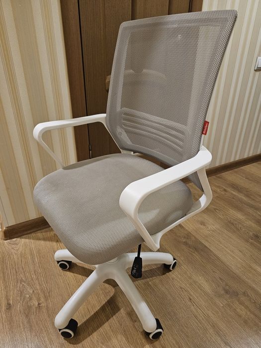 Продам компьютерное кресло