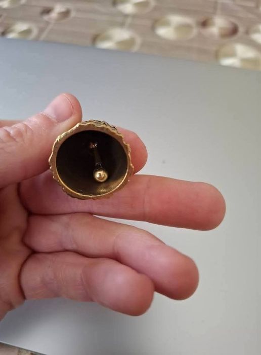 Малка камбанка с лъвска глава